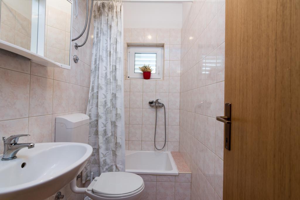 Apartments Mirko Vinisce Room photo