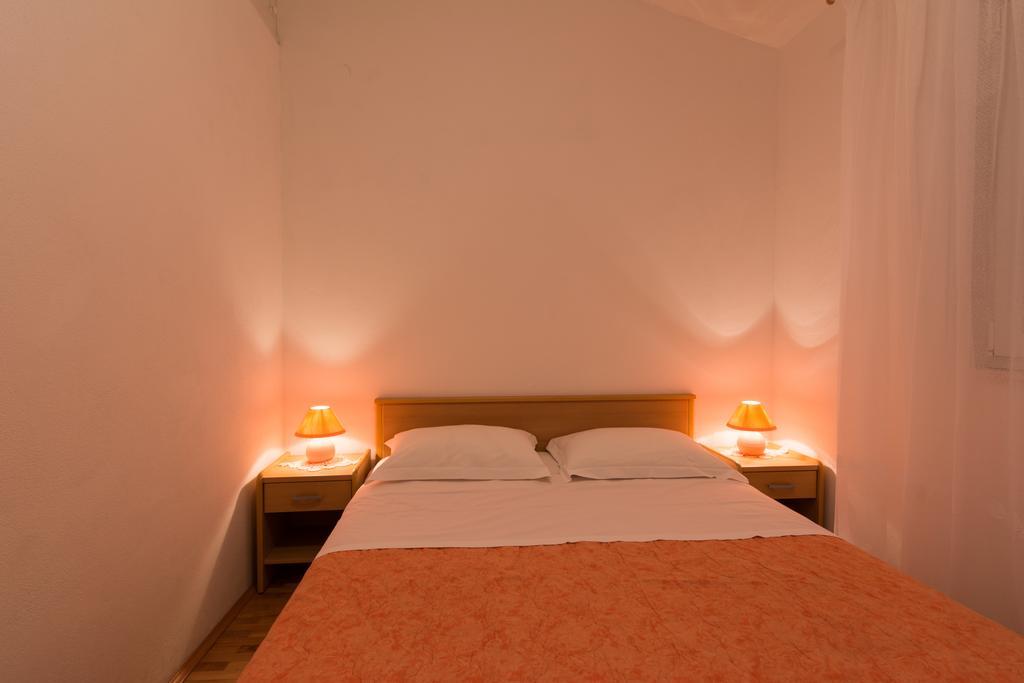 Apartments Mirko Vinisce Room photo